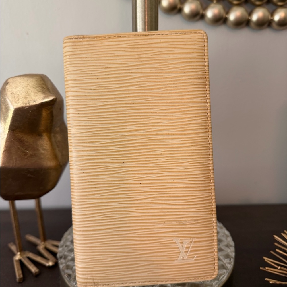 Louis Vuitton Cream Textured Card Holder